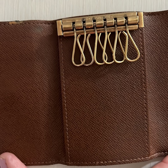 Louis Vuitton Monogram 6 Key Holder - Picture 6 of 9